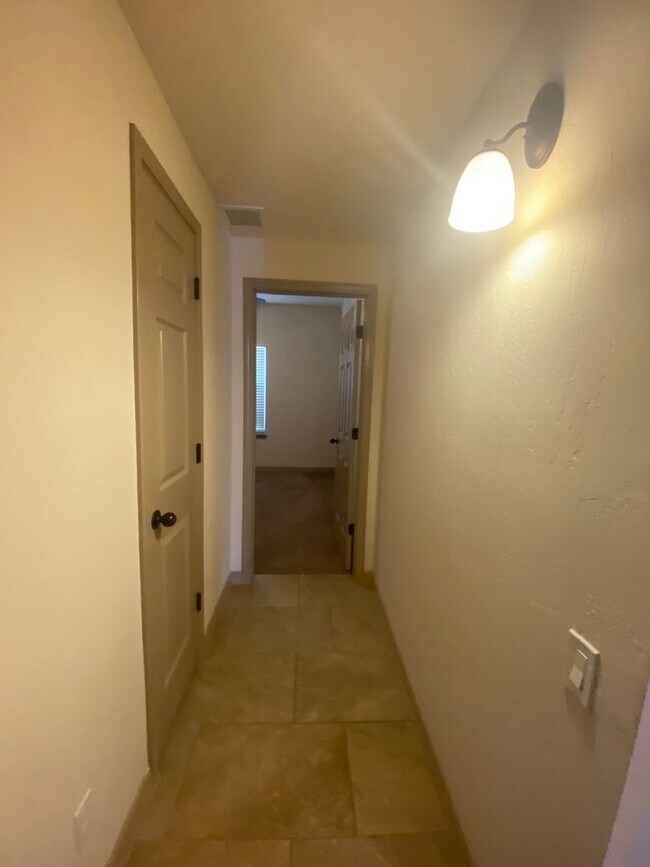 Building Photo - Beautiful 4 Bedroom, 3 Bathroom Home! Avai...