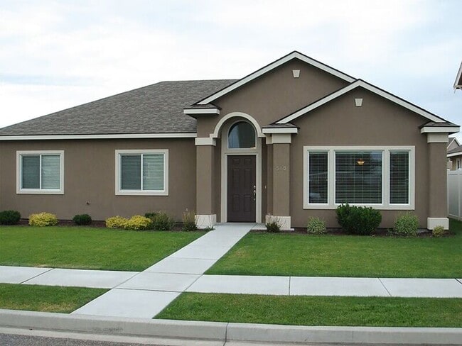 Primary Photo - 540 Fort St