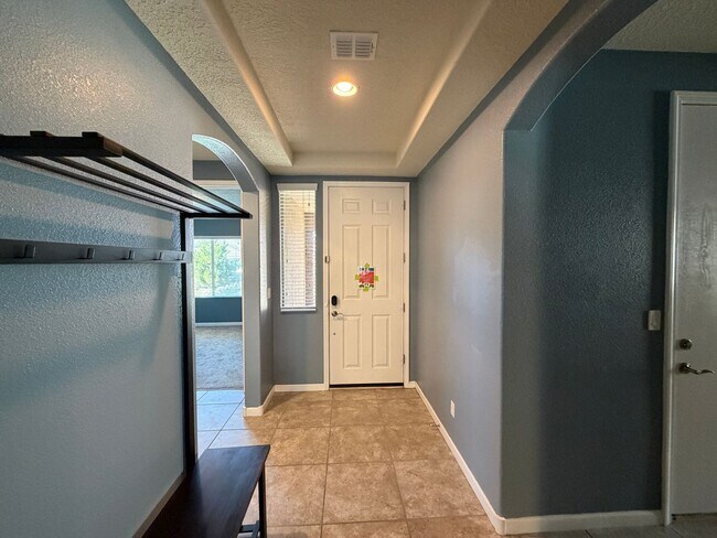 Building Photo - 4 Bedroom Single Story Home Available Near Golf Course Rd & Southern Blvd!