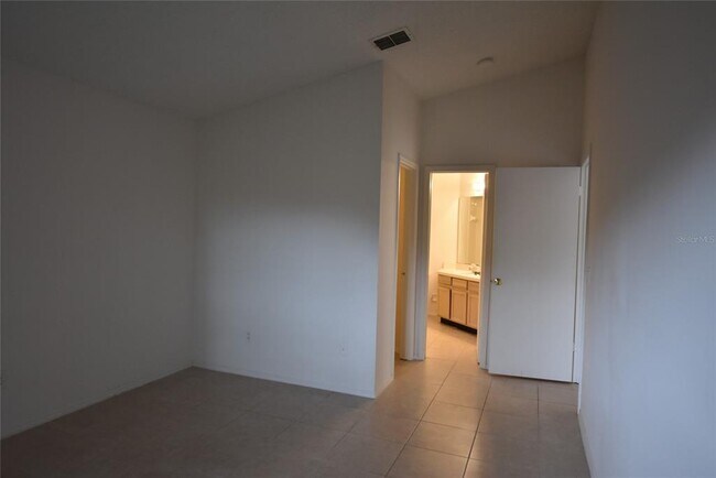 Building Photo - 3240 Brewster Dr