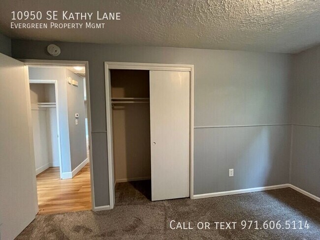 Building Photo - 10950 SE Kathy Ln