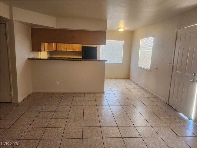 Building Photo - 3437 E Cheyenne Ave