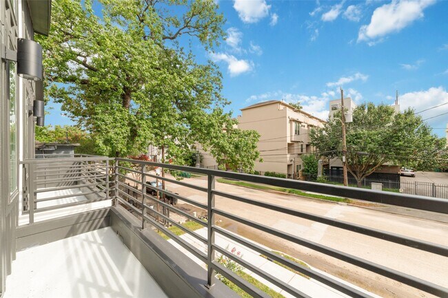 Building Photo - 2109 Holman St