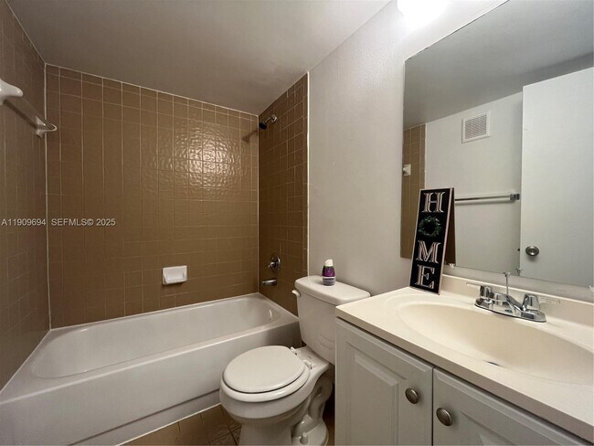 Building Photo - 842 NE 209th St