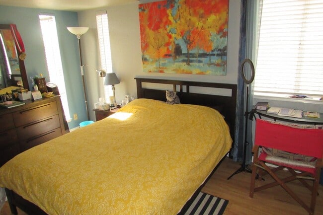 Building Photo - Beautiful 3 Bed/2.5 Bath Townhome