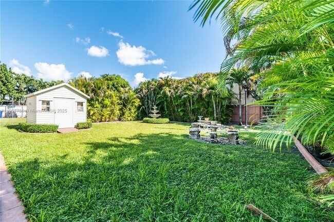 Building Photo - 23 NW 33rd Ave