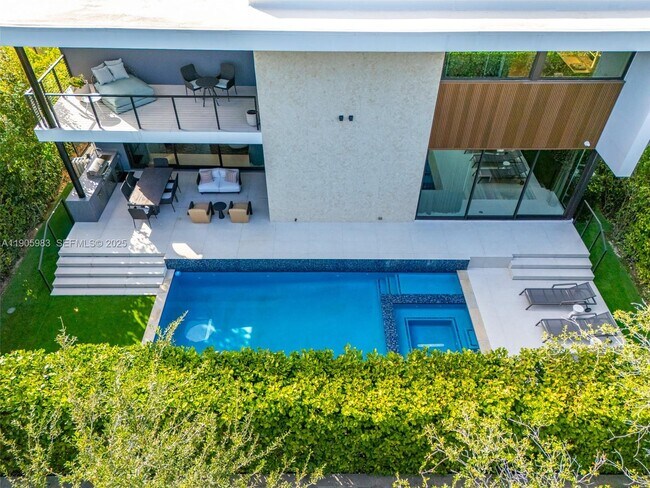 Building Photo - 4585 Nautilus Dr