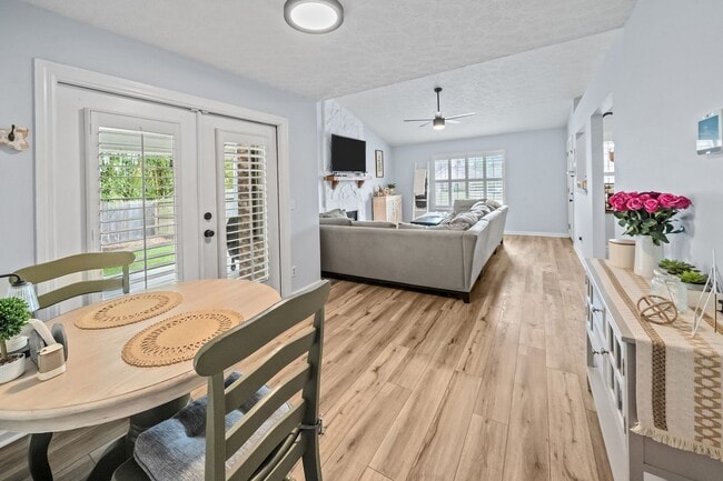 Building Photo - Whitemarsh Island Gem - Charming 3-Bedroom Home on a Corner Lot in Battery Point