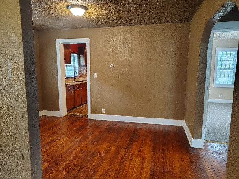 Building Photo - 1034 Leland Ave