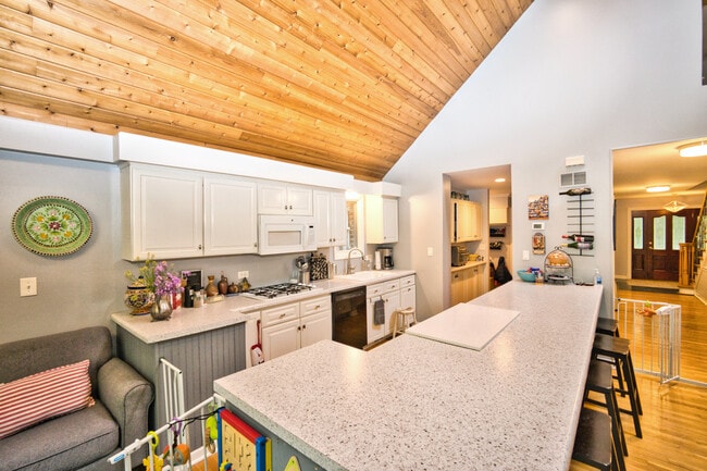 Building Photo - 565 Juneberry Rd