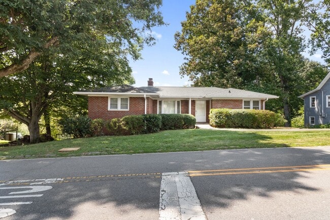 Building Photo - 559 Bailey St