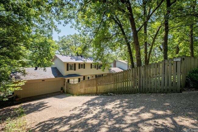 Building Photo - 1720 Jennifer Dr