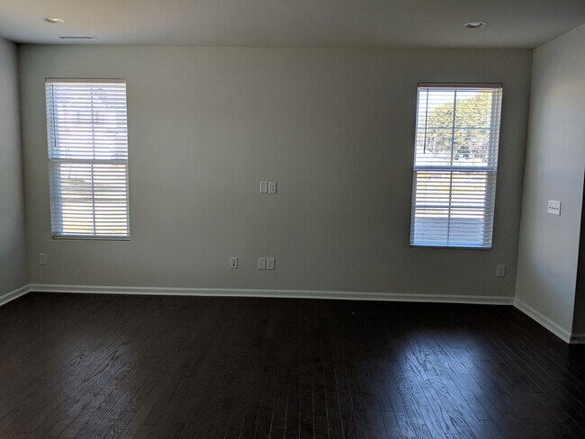 Building Photo - 1385 Southpoint Trail