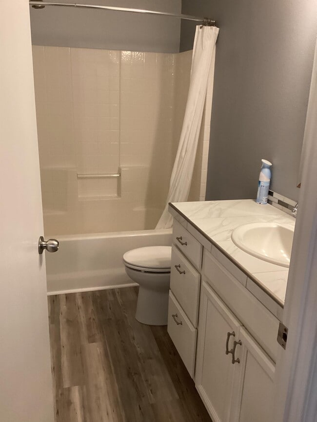 Building Photo - 250 SW 30th St