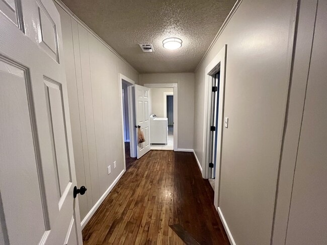 Building Photo - 2104 20th St