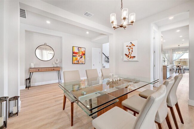 Building Photo - 317 Rock Knl St