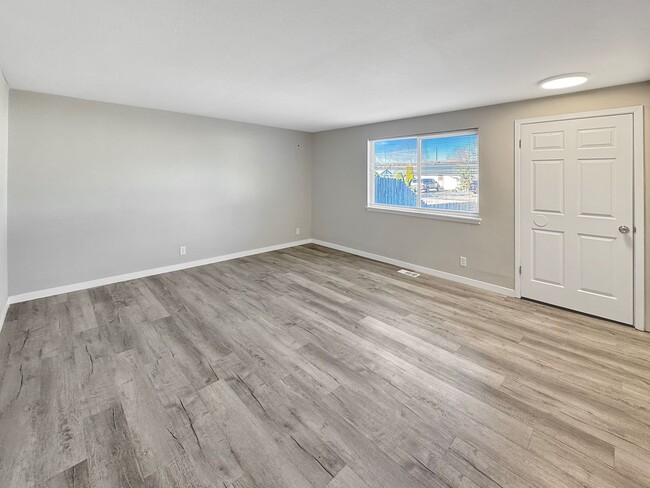 Building Photo - 7053-7055 W Ustick Rd