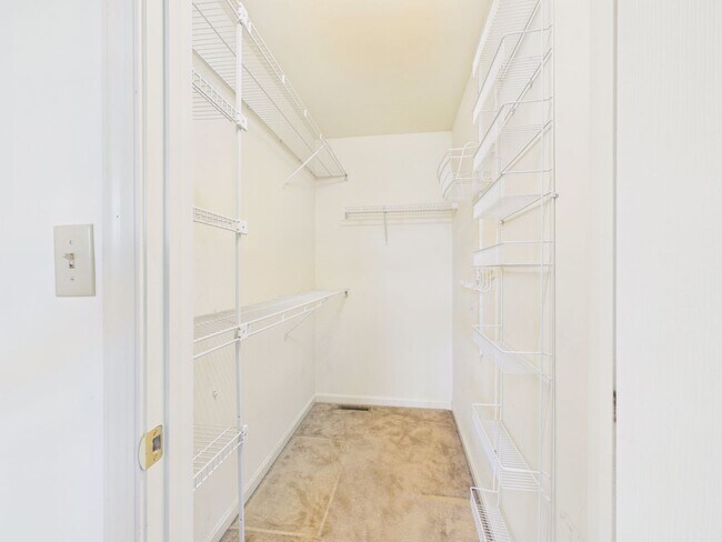Building Photo - 413 Waverly Woods Dr