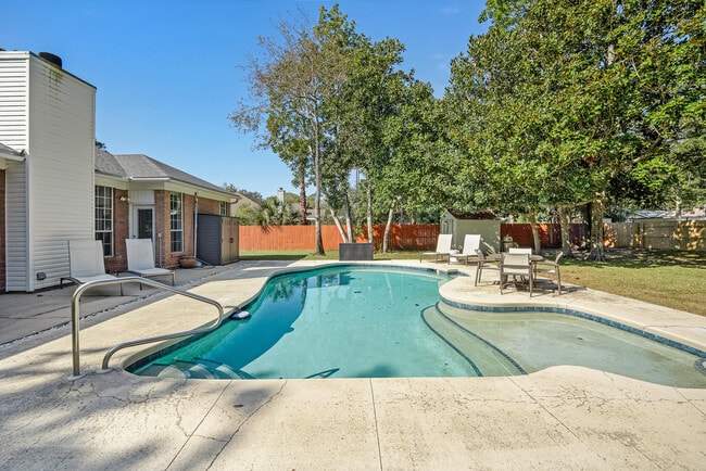 Building Photo - 114 Dana Pointe