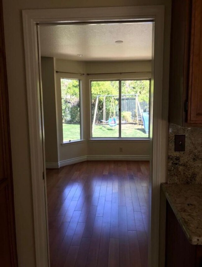 Building Photo - Beautiful 4 bed 3 bath Agoura Hills home