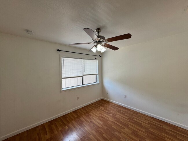 Building Photo - Lovely 2 Bedroom, 1.5 Bathroom Home in Orlando! Minutes from Top Attractions!! (Water Included!)