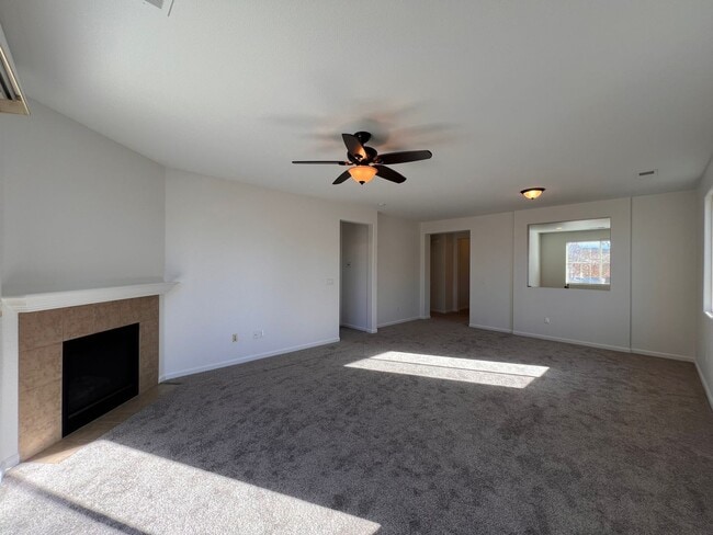 Building Photo - Single-level 3 bedroom, 2-bathroom home in Dayton, NV