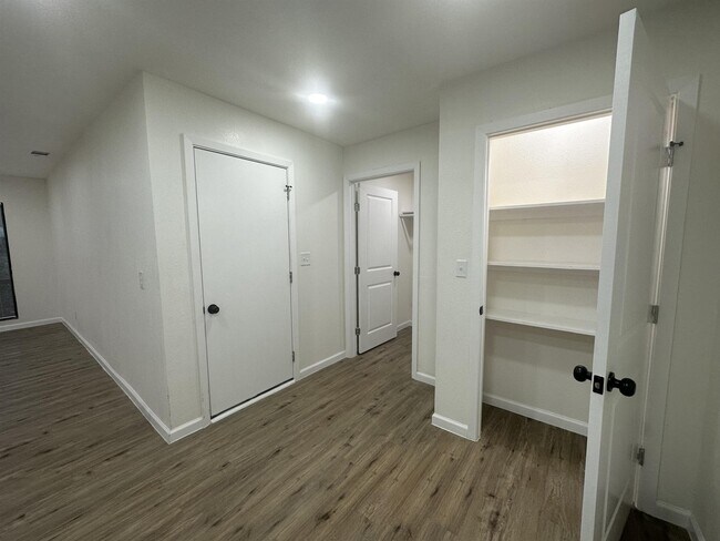 Building Photo - 10809 Sharondale Ln