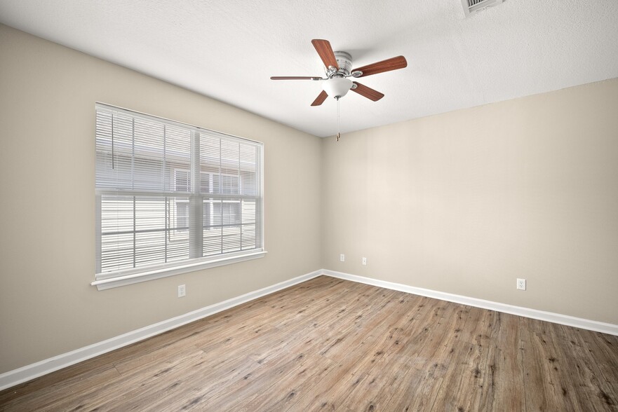 Building Photo - 810 Arbor Lake Dr