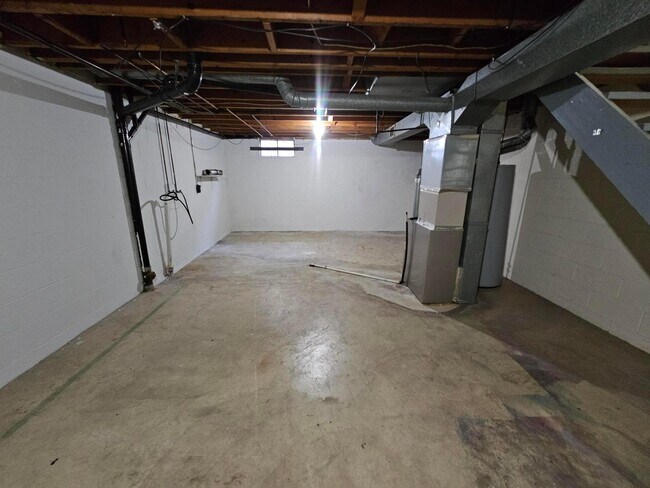 Building Photo - 5013 Godown Rd
