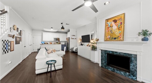 Building Photo - 1417 Anita St