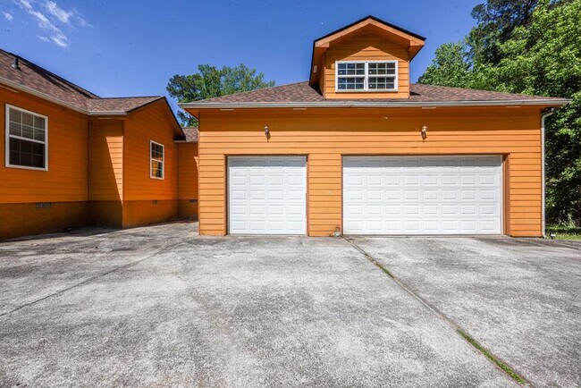 Building Photo - 3873 King Edward Trail SW