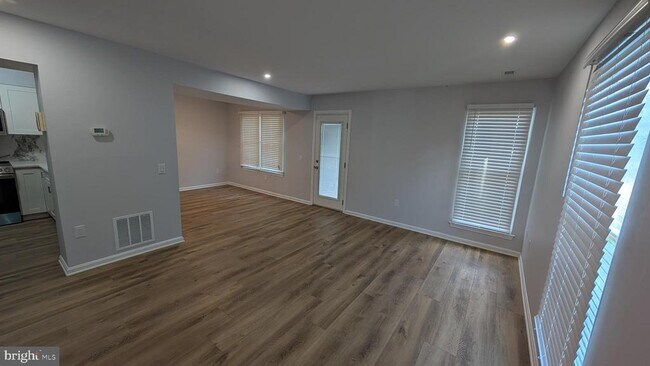 Building Photo - 3801 Ernst Dr