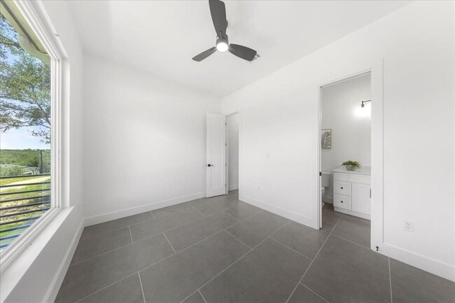 Building Photo - 110 Diamond Head Dr