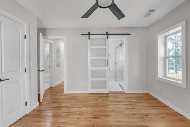 Building Photo - 1427 Lorenzo Dr SW