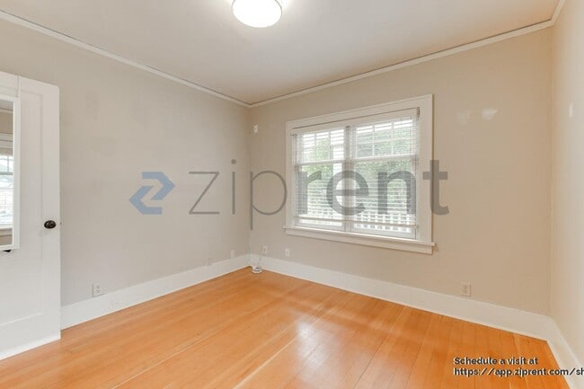 Building Photo - 3332 35th Ave S