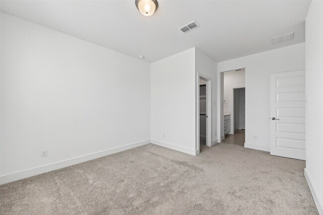 Building Photo - 32018 Crested Knl Ct