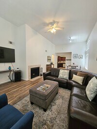 Building Photo - 5855 N Kolb Rd