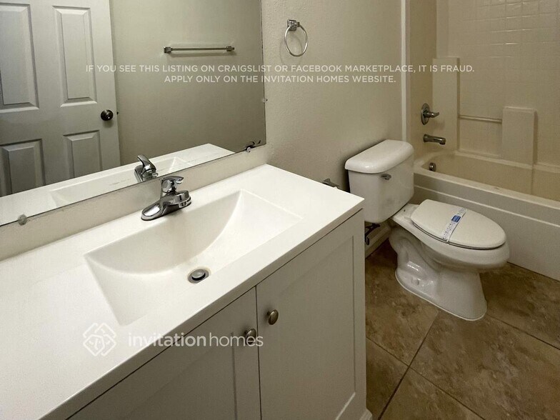 Building Photo - 3461 Presley Ave