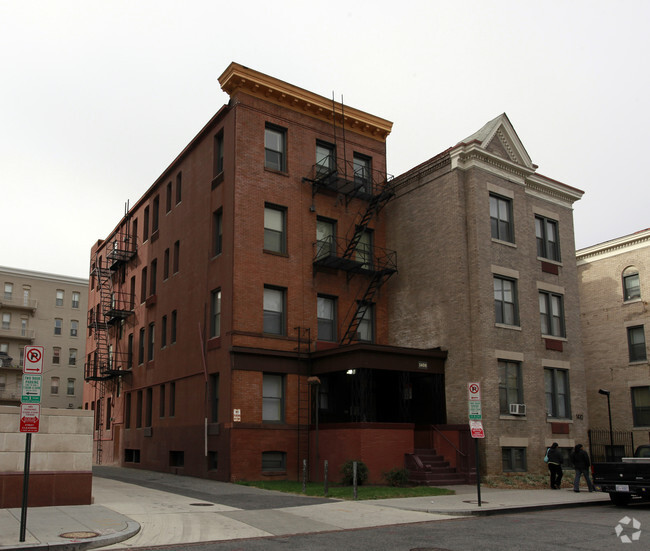 Building Photo - Claypoole Courts