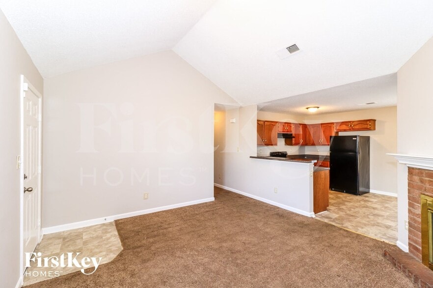 Building Photo - 6911 Lagrange Cir S
