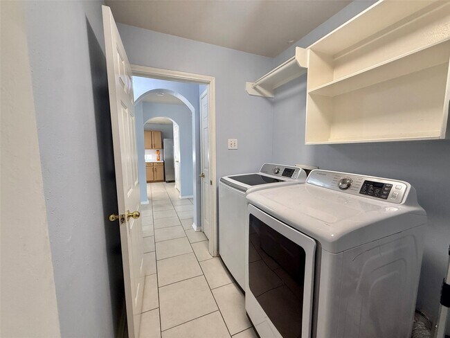Building Photo - 14802 Bellflora Ct