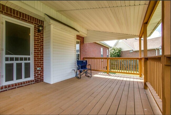 Building Photo - 4650 Hammock Dr