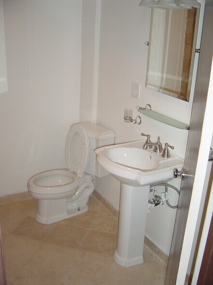 Building Photo - 340 Mt Washington Dr