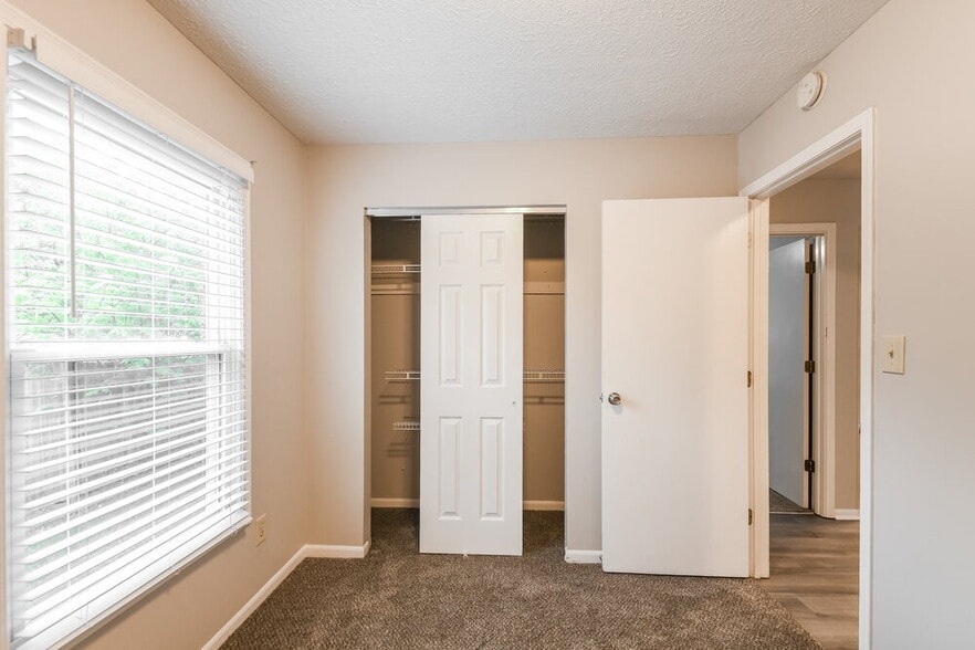 Building Photo - 4511 Tucson Dr
