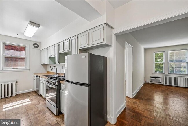 Building Photo - 4481 MacArthur Blvd NW
