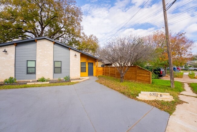 Building Photo - 5702 Tracy Lynn Ln