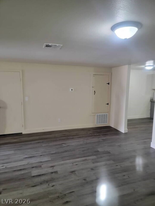 Building Photo - 3412 Townhouse Dr