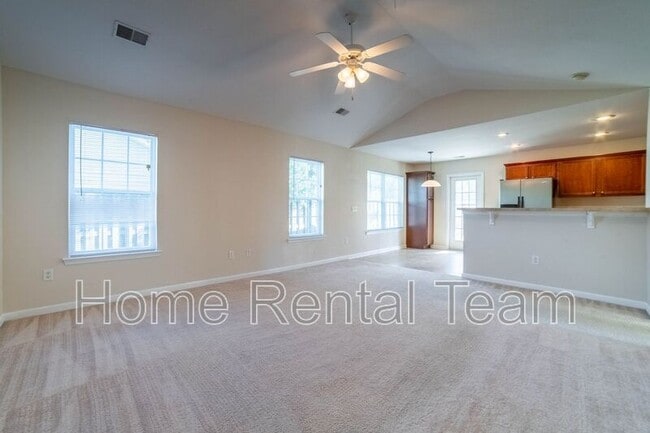 Building Photo - 37 Twin Oaks Pl