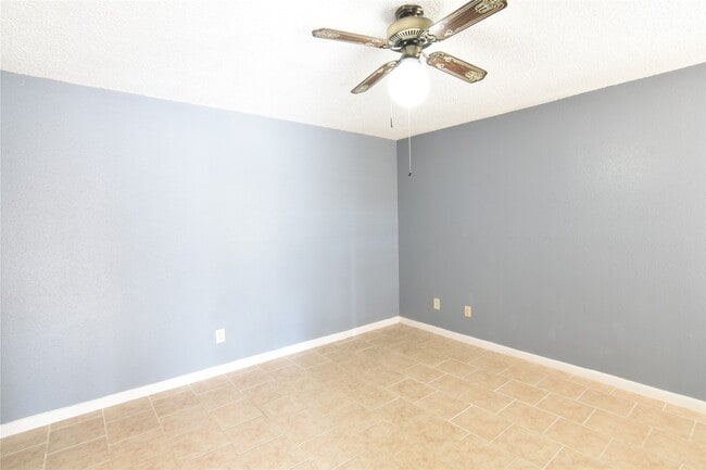 Building Photo - 2750 Holly Hall St