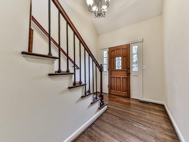 Building Photo - 63 Geraldine Dr SE